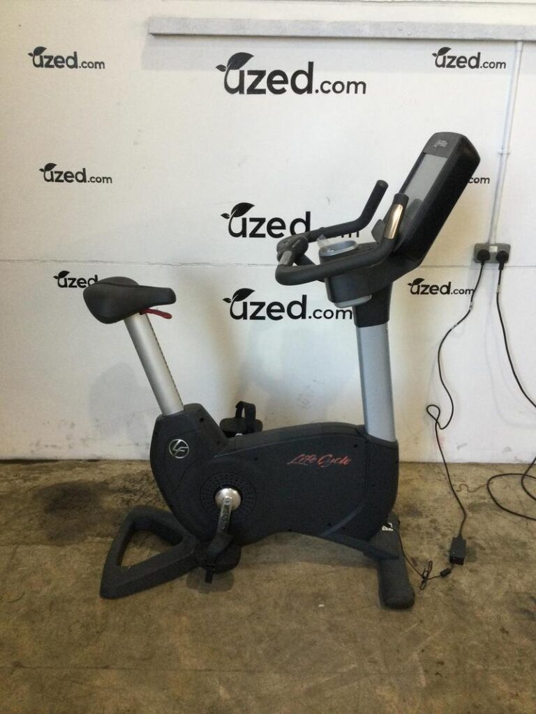 Life Fitness 95C Elevation Upright Bike Discover SE3 - Black / Silver