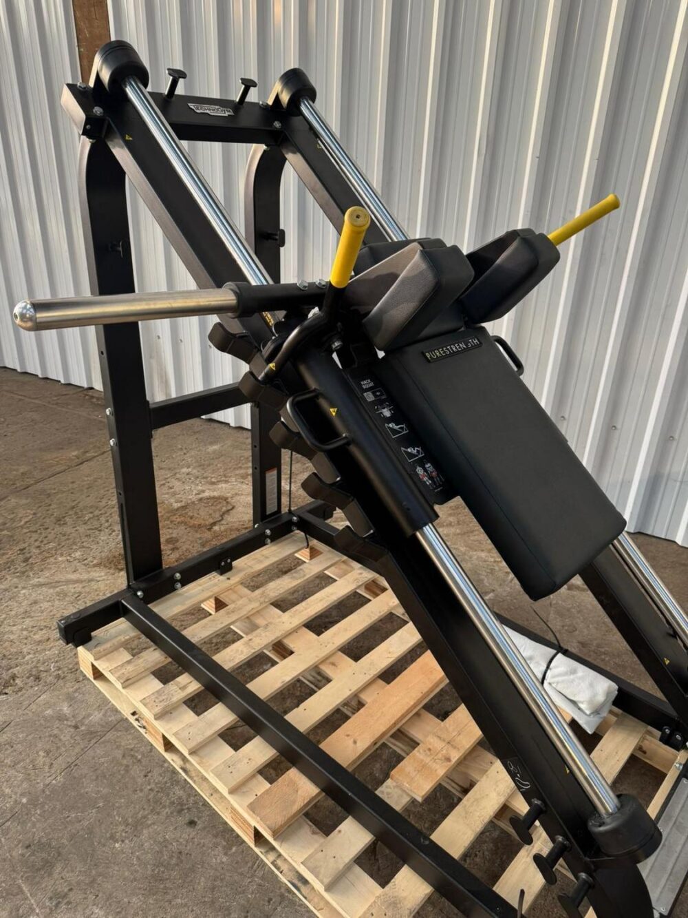 Technogym Pure Strength Hack Squat - Black - Image 4