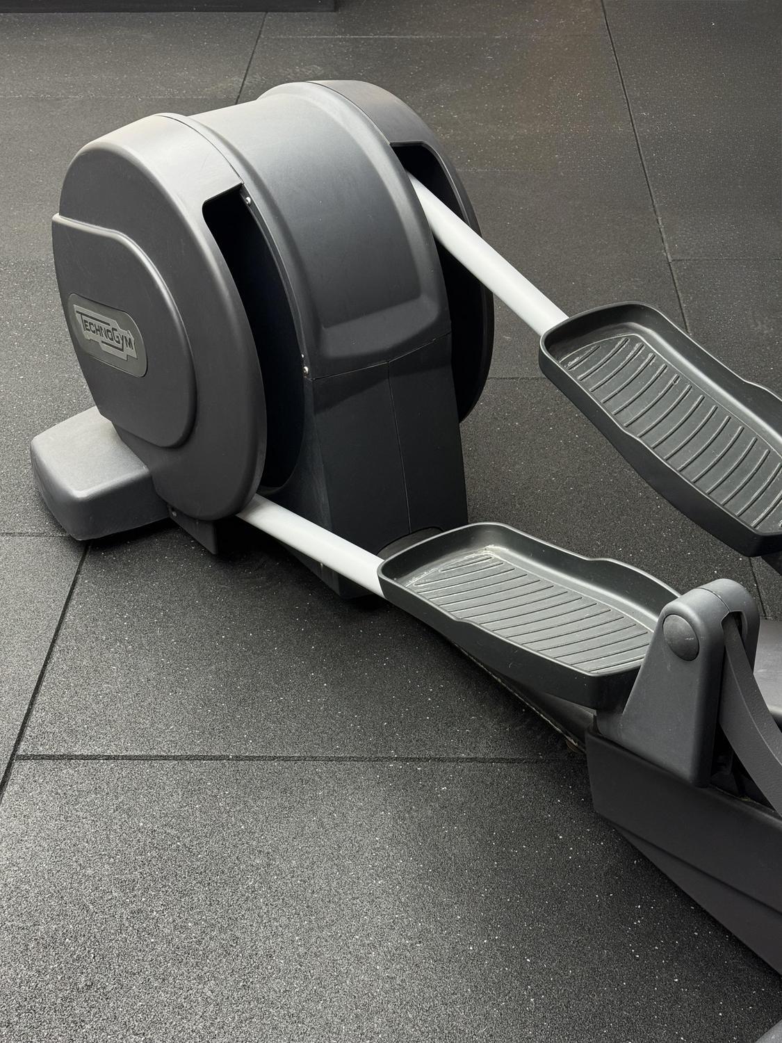 Technogym Excite (DE584L) SYNCHRO EXCITE 1000 SP LED Class - Image 9