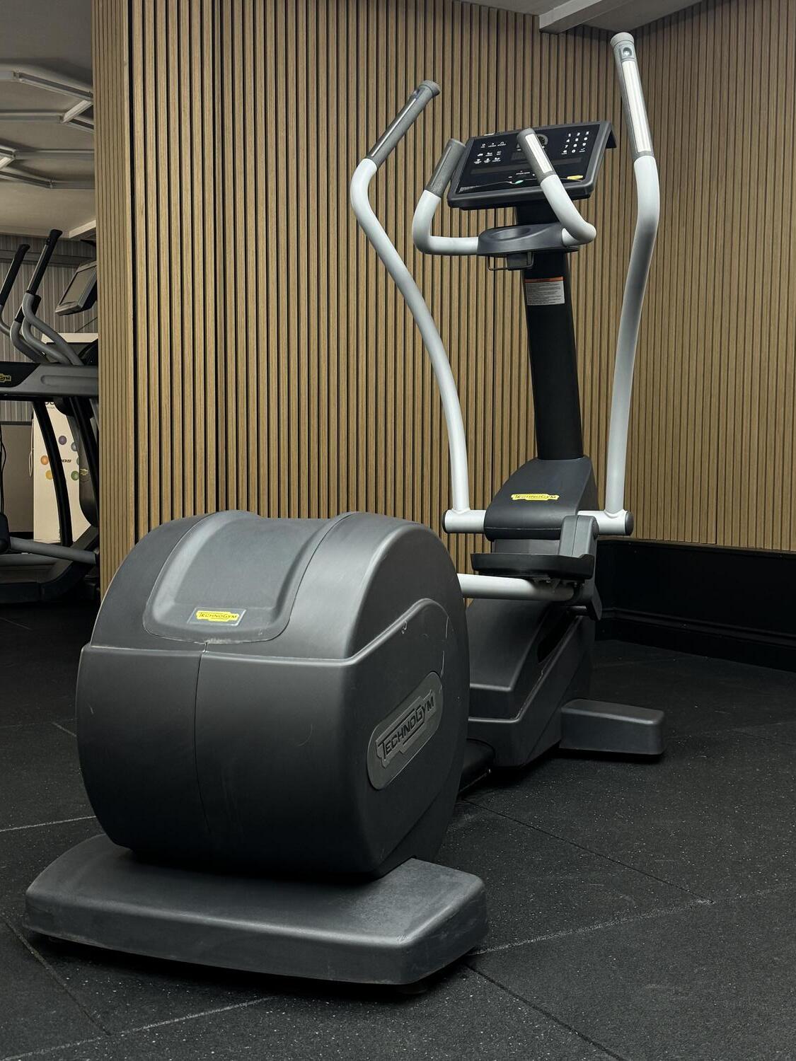 Technogym Excite (DE584L) SYNCHRO EXCITE 1000 SP LED Class - Image 2
