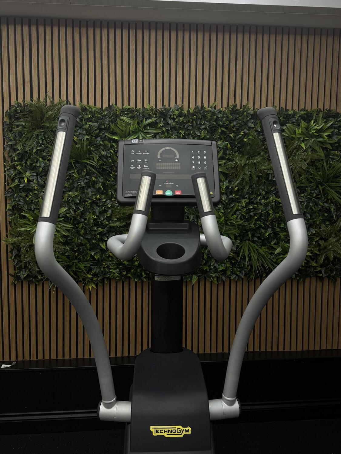 Technogym Excite (DEG83L) CROSS EXCITE 1000 P LED Trend - Image 9