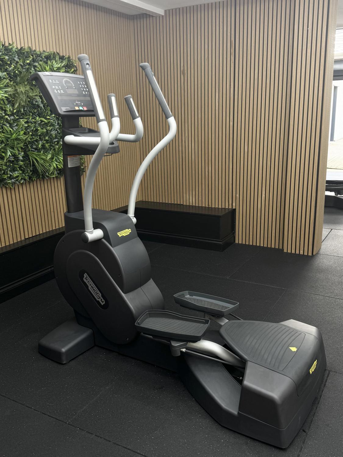 Technogym Excite (DEG83L) CROSS EXCITE 1000 P LED Trend - Image 4