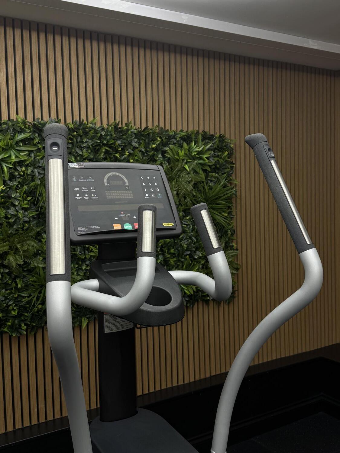 Technogym Excite (DEG83L) CROSS EXCITE 1000 P LED Trend - Image 7