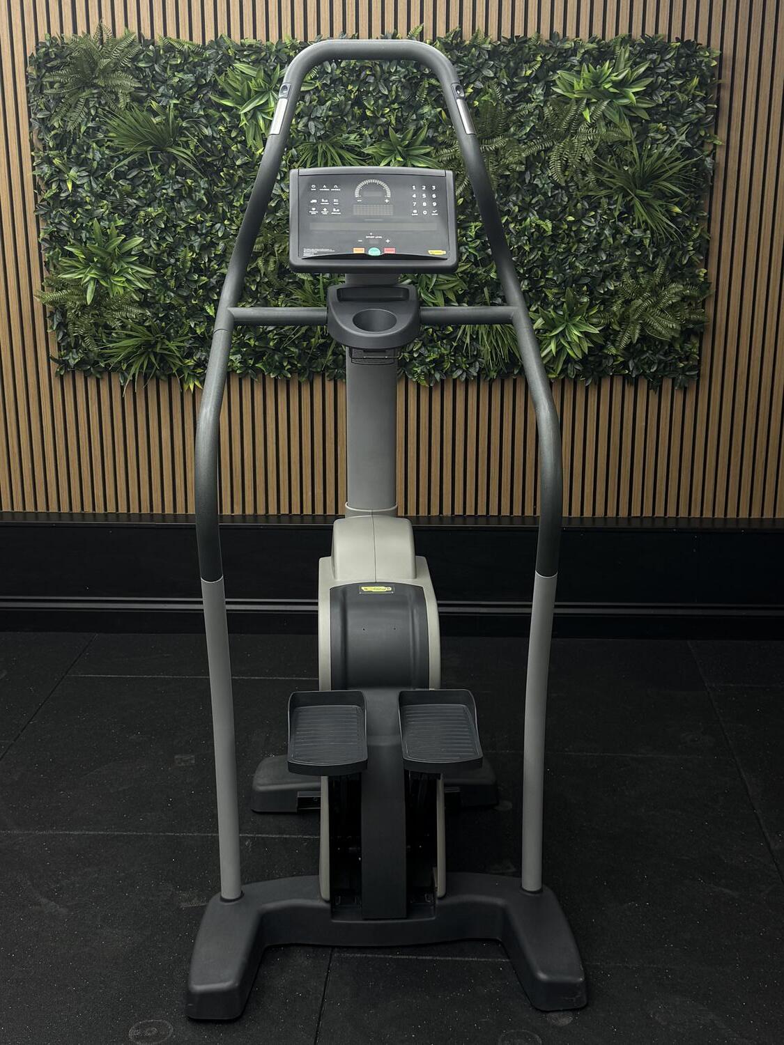 Technogym Excite (DE384L) STEP EXCITE 1000 SP LED Class - Image 2