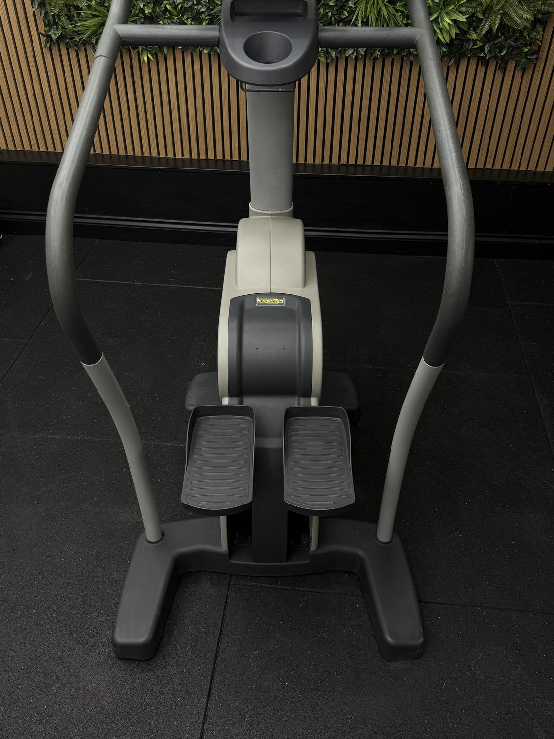 Technogym Excite (DE384L) STEP EXCITE 1000 SP LED Class - Image 4