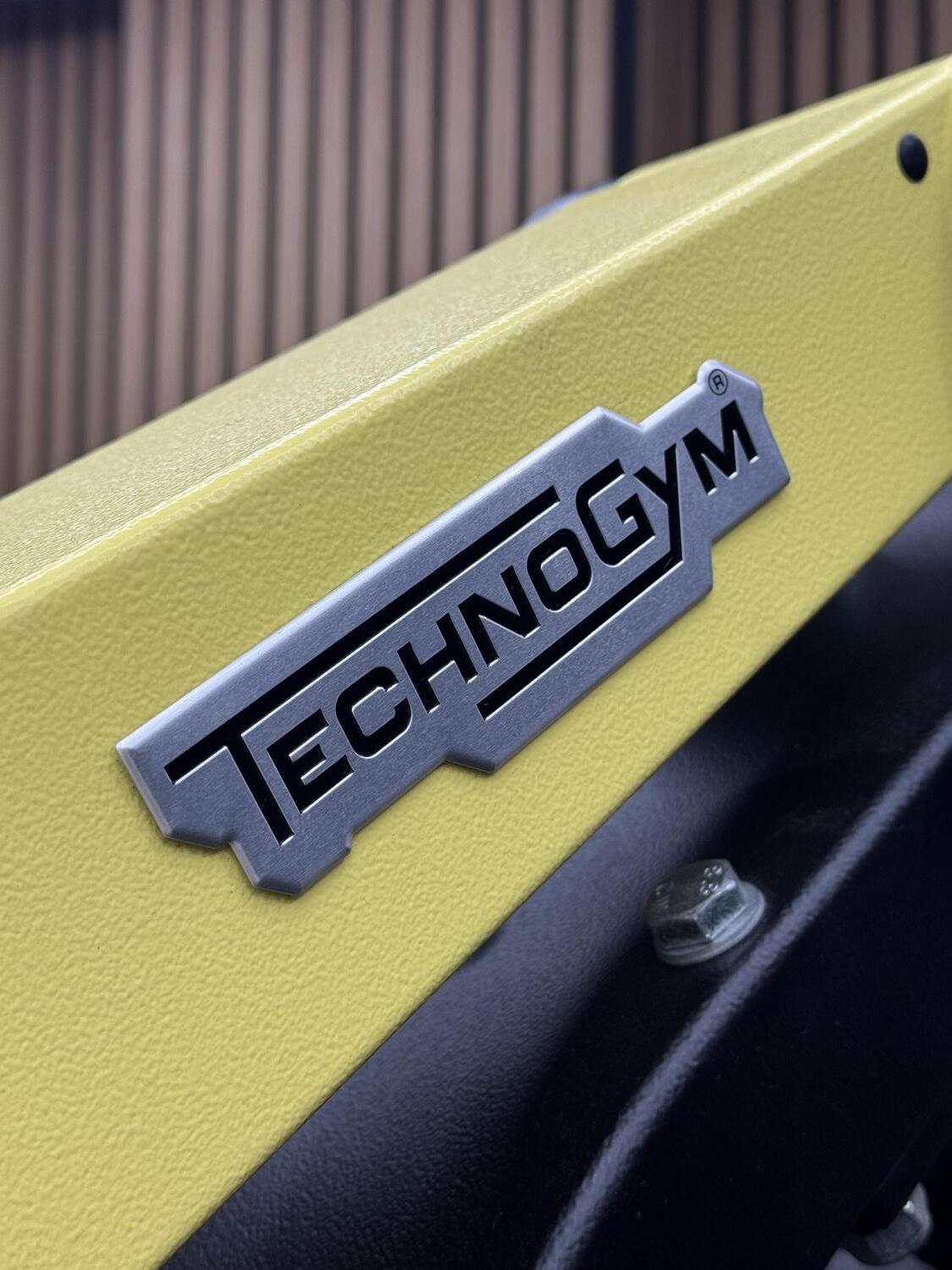 Technogym PURE STRENGTH Shoulder Press (MG3500) Black/Yellow - Image 8