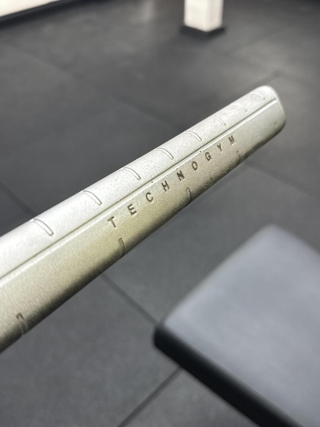 Technogym PURE STRENGTH Shoulder Press (MG3500) Black/Yellow - Image 3