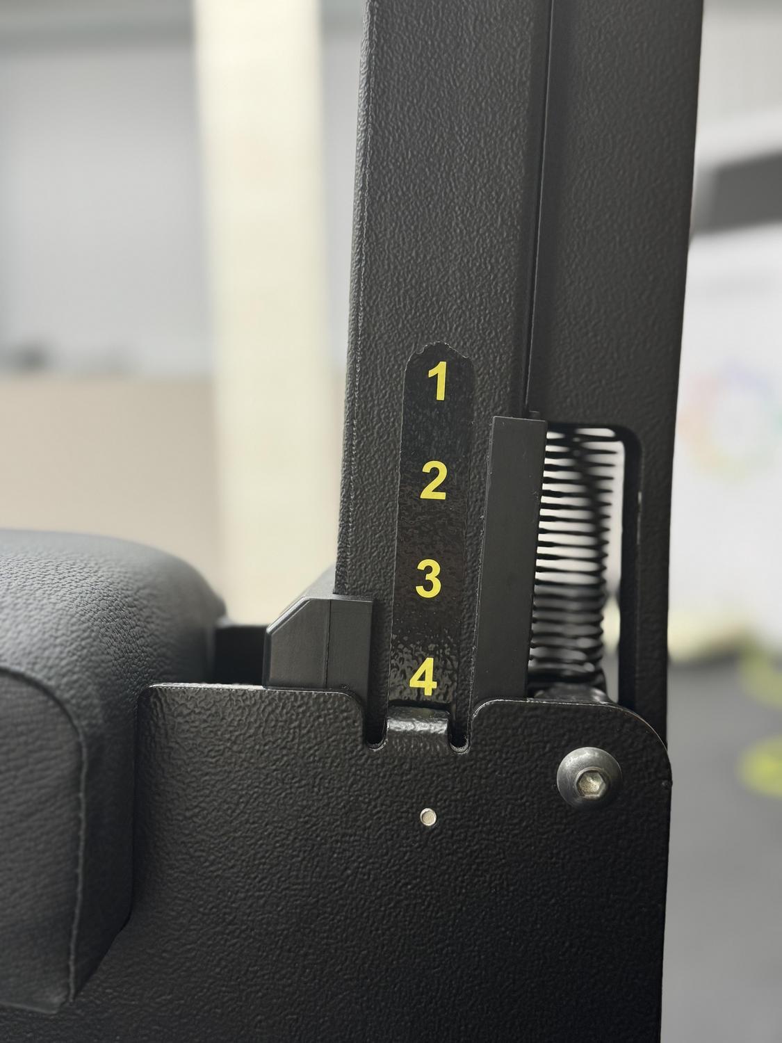 Technogym PURE STRENGTH Low Row (MG2500) Black/Yellow - Image 8