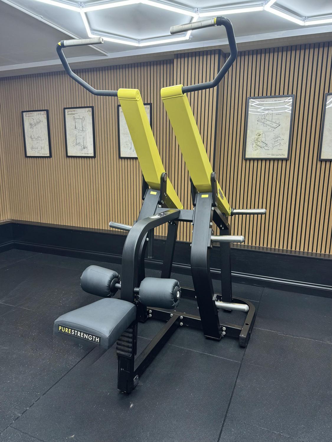 Technogym PURE STRENGTH Pulldown (MG2000) Black/Yellow