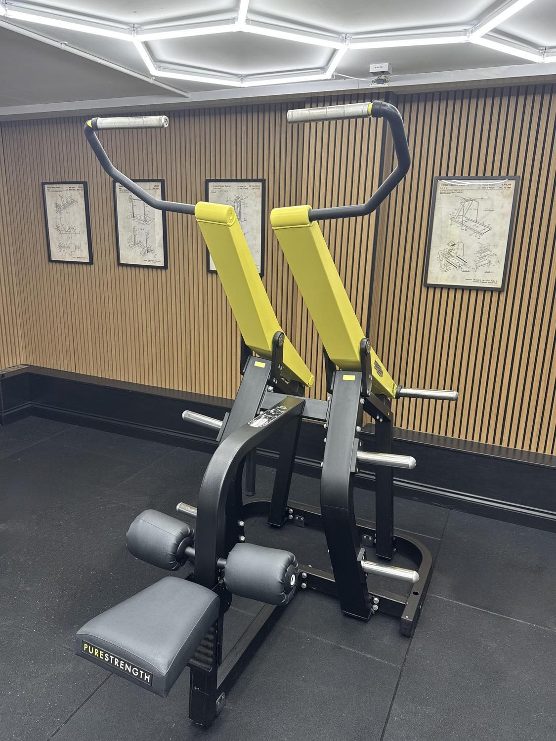Technogym PURE STRENGTH Pulldown (MG2000) Black/Yellow - Image 3