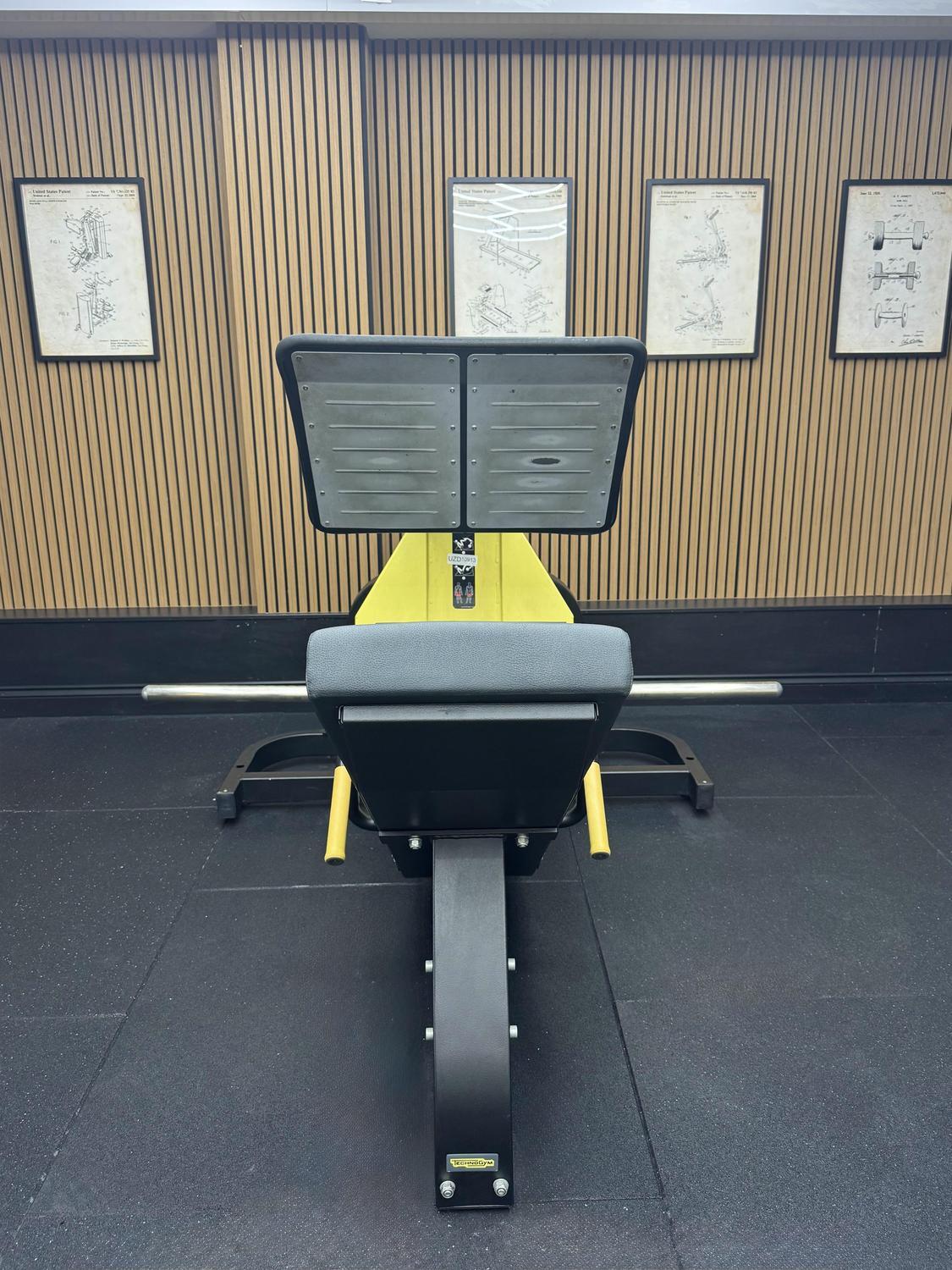Technogym PURE STRENGTH Leg Press (MG5000) Black/Yellow - Image 4