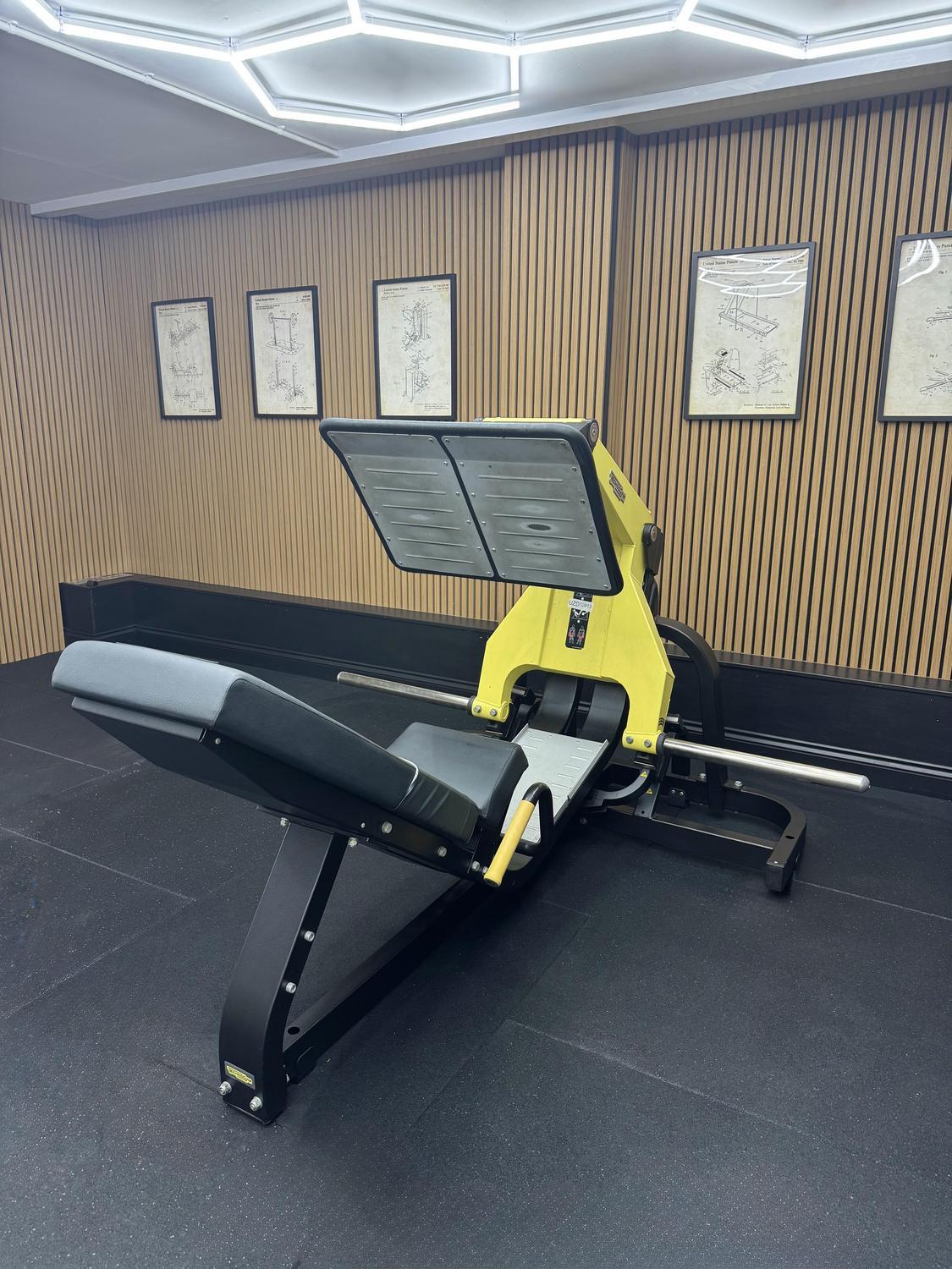 Technogym PURE STRENGTH Leg Press (MG5000) Black/Yellow