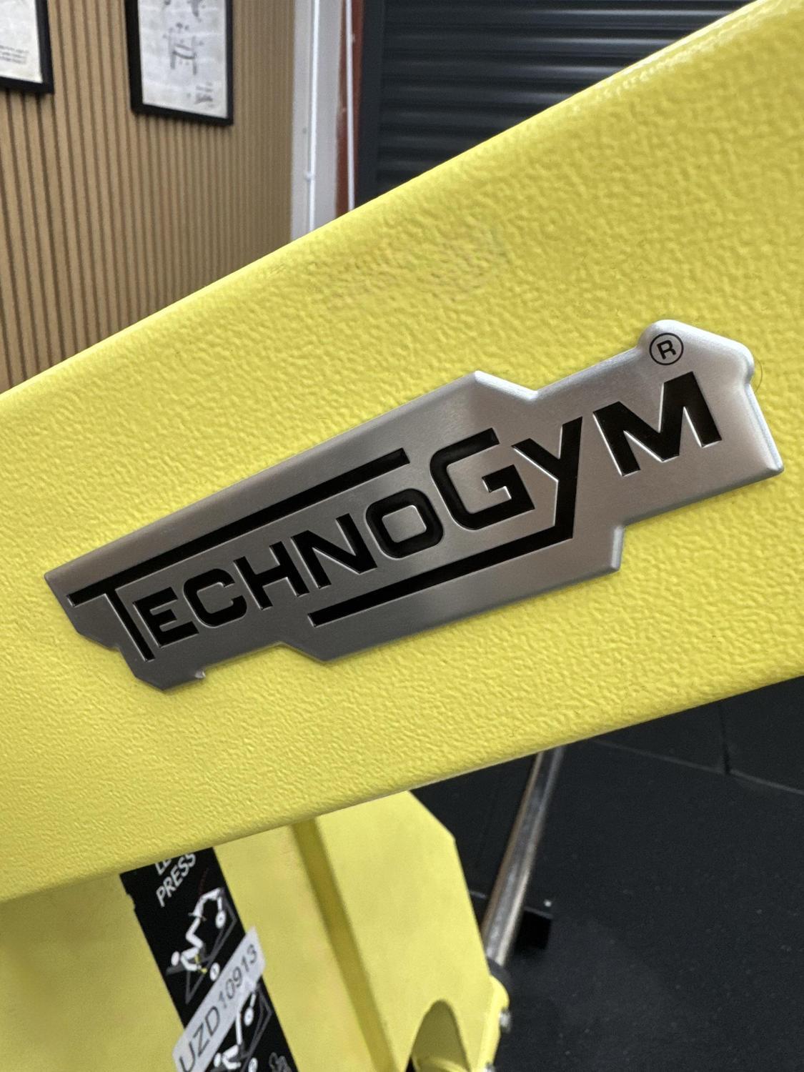 Technogym PURE STRENGTH Leg Press (MG5000) Black/Yellow - Image 5