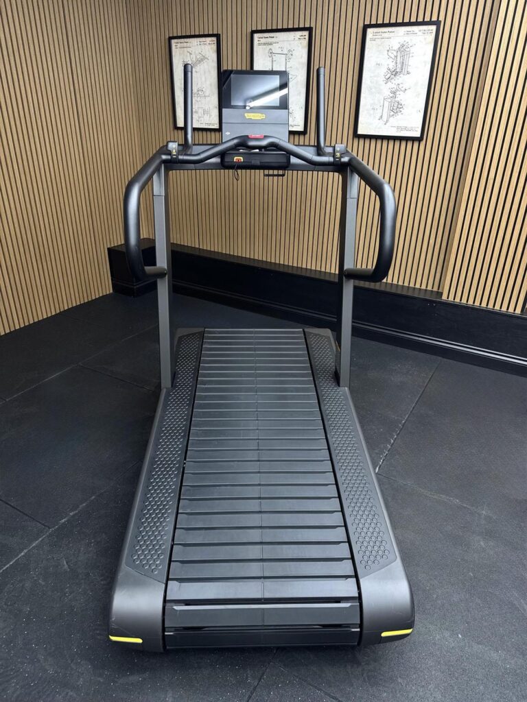 Technogym SKILLRUN TX 500 10" (DJJAEA) Black
