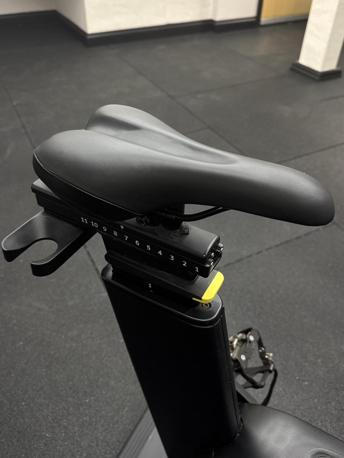 Technogym Bike Live (D93TNLS) Pivot Screen Dark Pearl Grey - Image 4