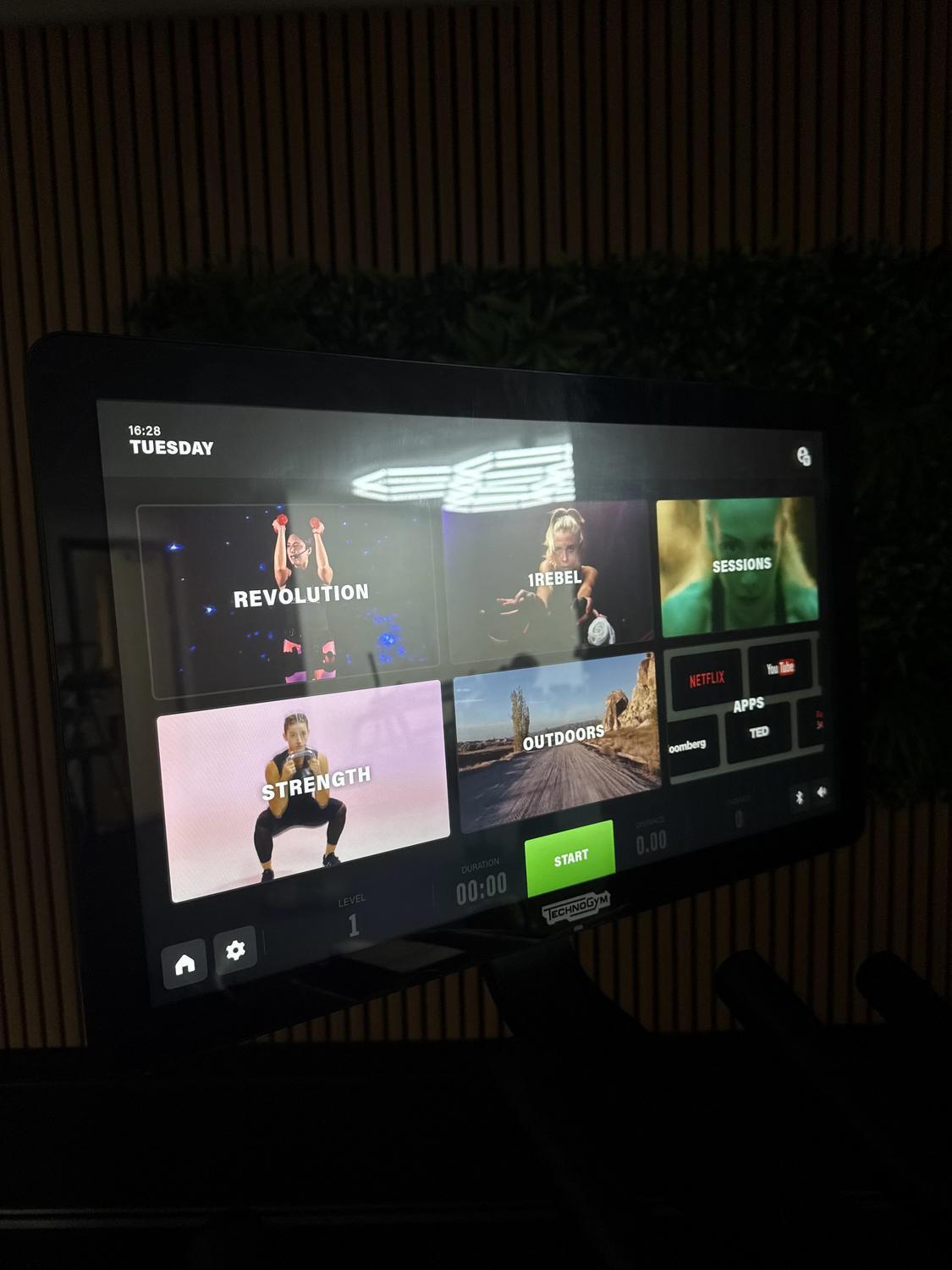 Technogym Bike Live (D93TNLS) Pivot Screen Dark Pearl Grey - Image 7