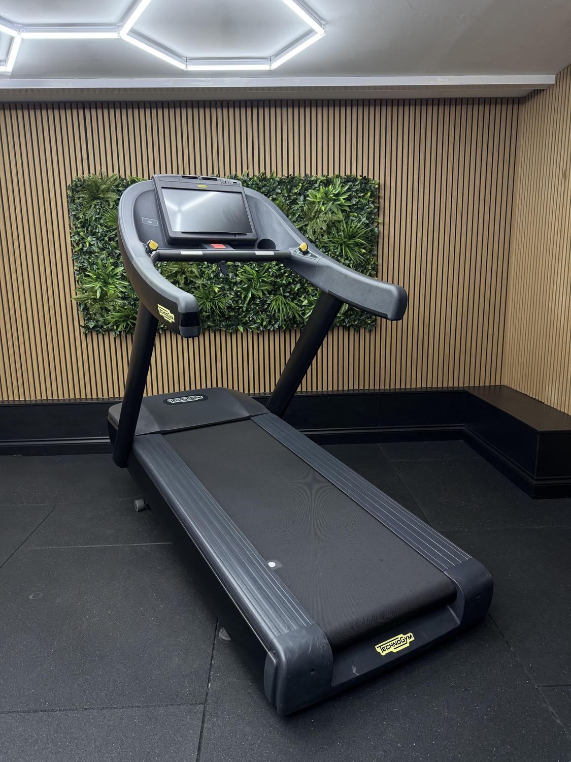 Technogym Excite+ Run Now 700 (DAK8) Unity 3 Upgrade Black