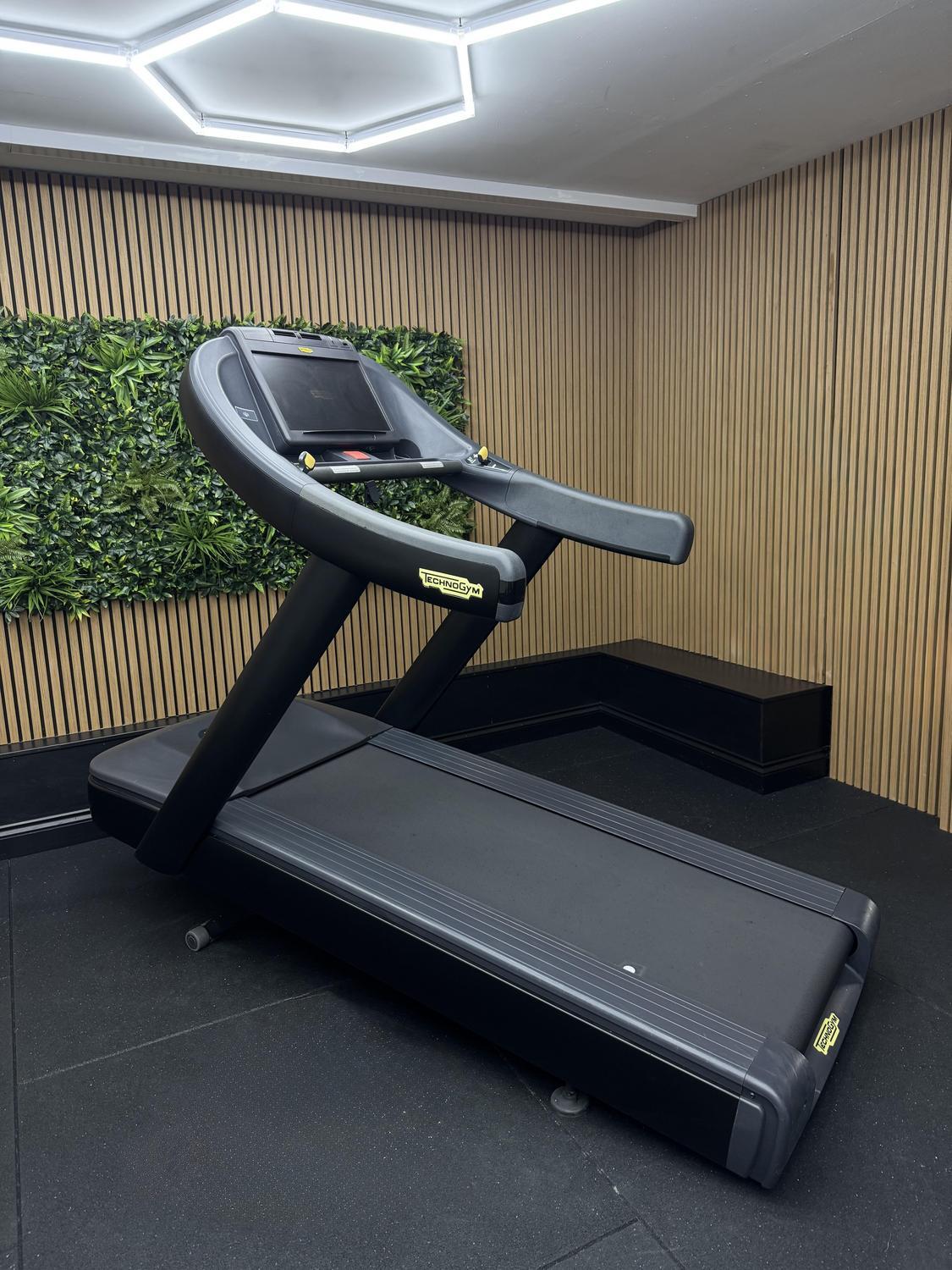 Technogym Excite+ Run Now 700 (DAK8) Unity 3 Upgrade Black - Image 3