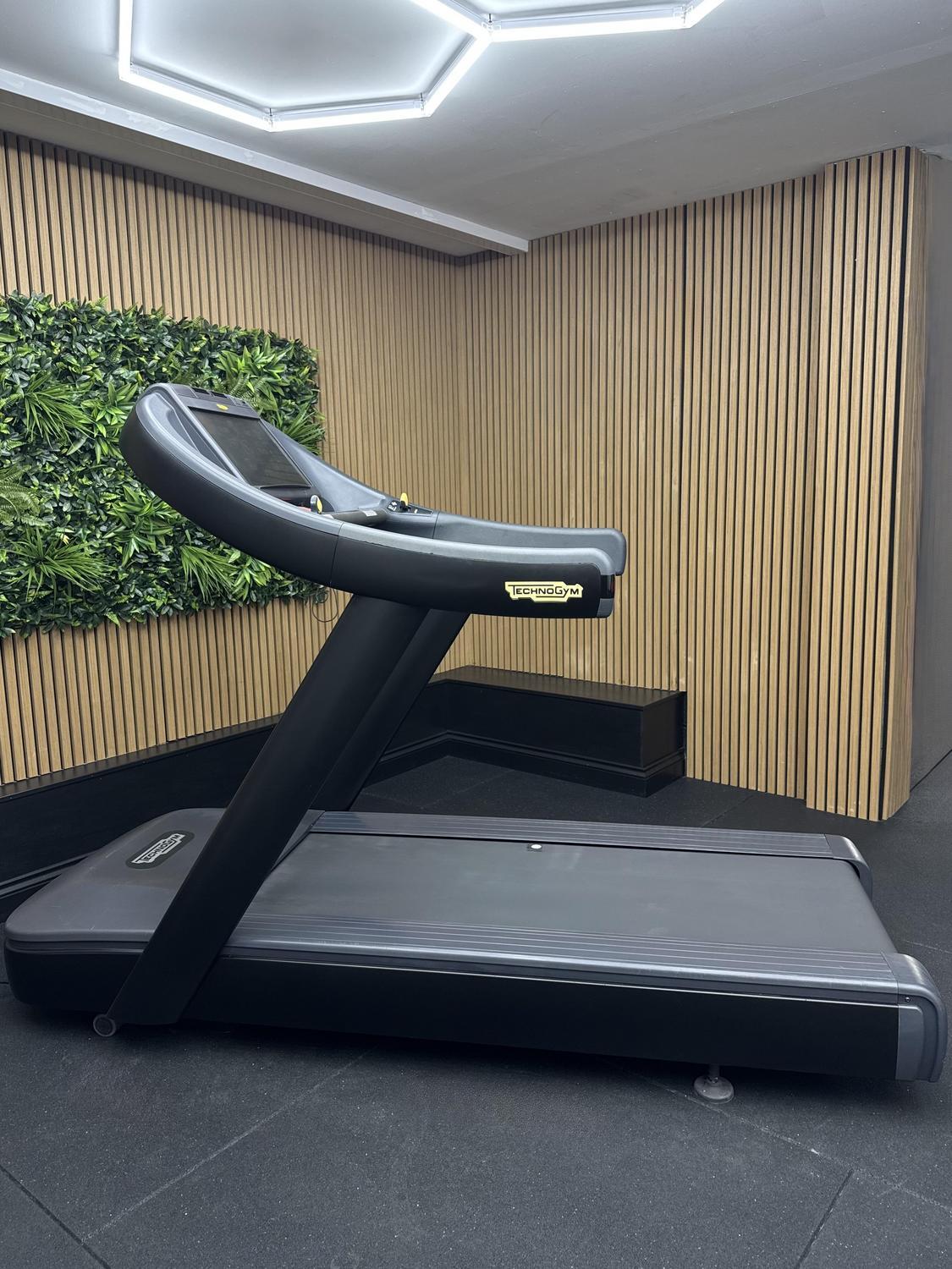 Technogym Excite+ Run Now 700 (DAK8) Unity 3 Upgrade Black - Image 2