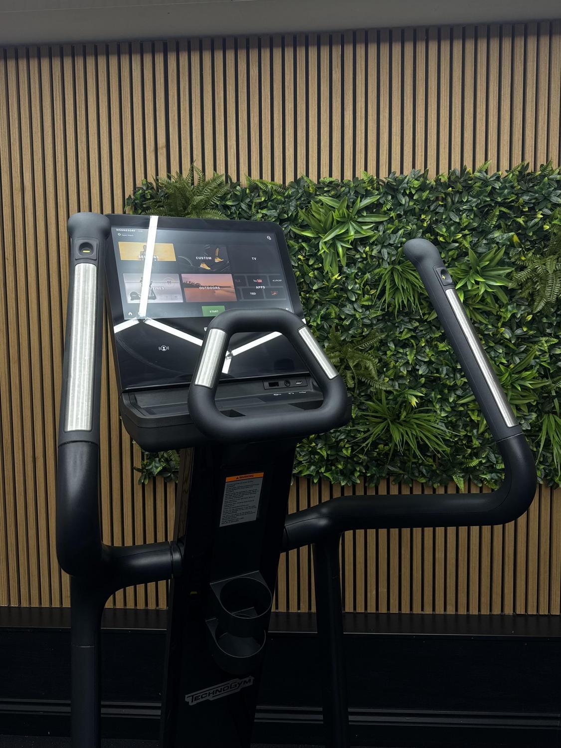 Technogym Artis Synchro Adjust Ramp LIVE (DBH03Q) Black - Image 6