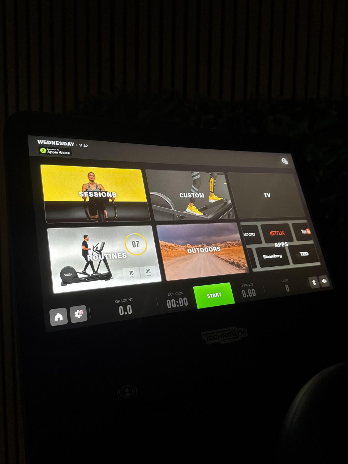 Technogym Artis Synchro Adjust Ramp LIVE (DBH03Q) Black - Image 8