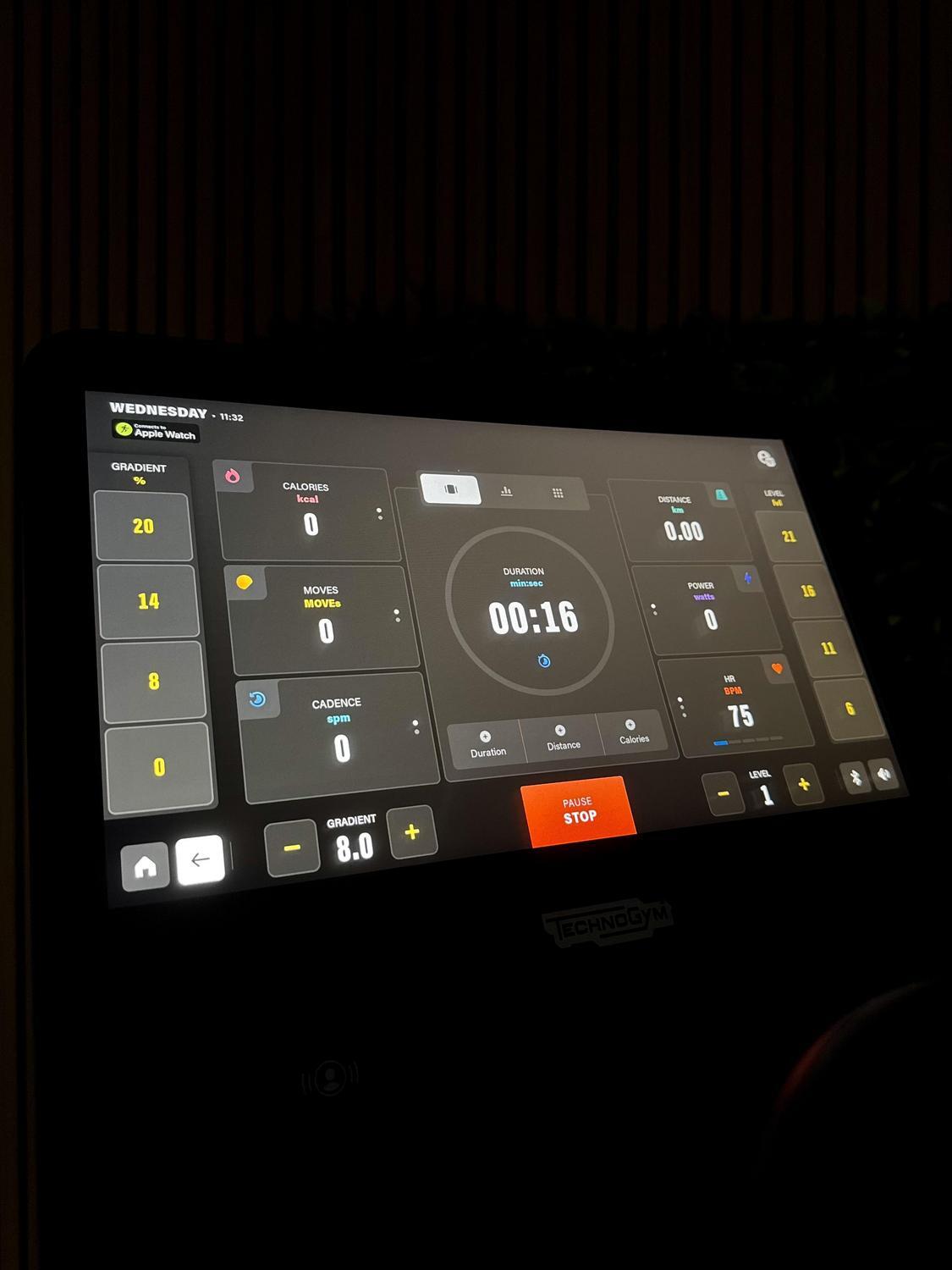 Technogym Artis Synchro Adjust Ramp LIVE (DBH03Q) Black - Image 9