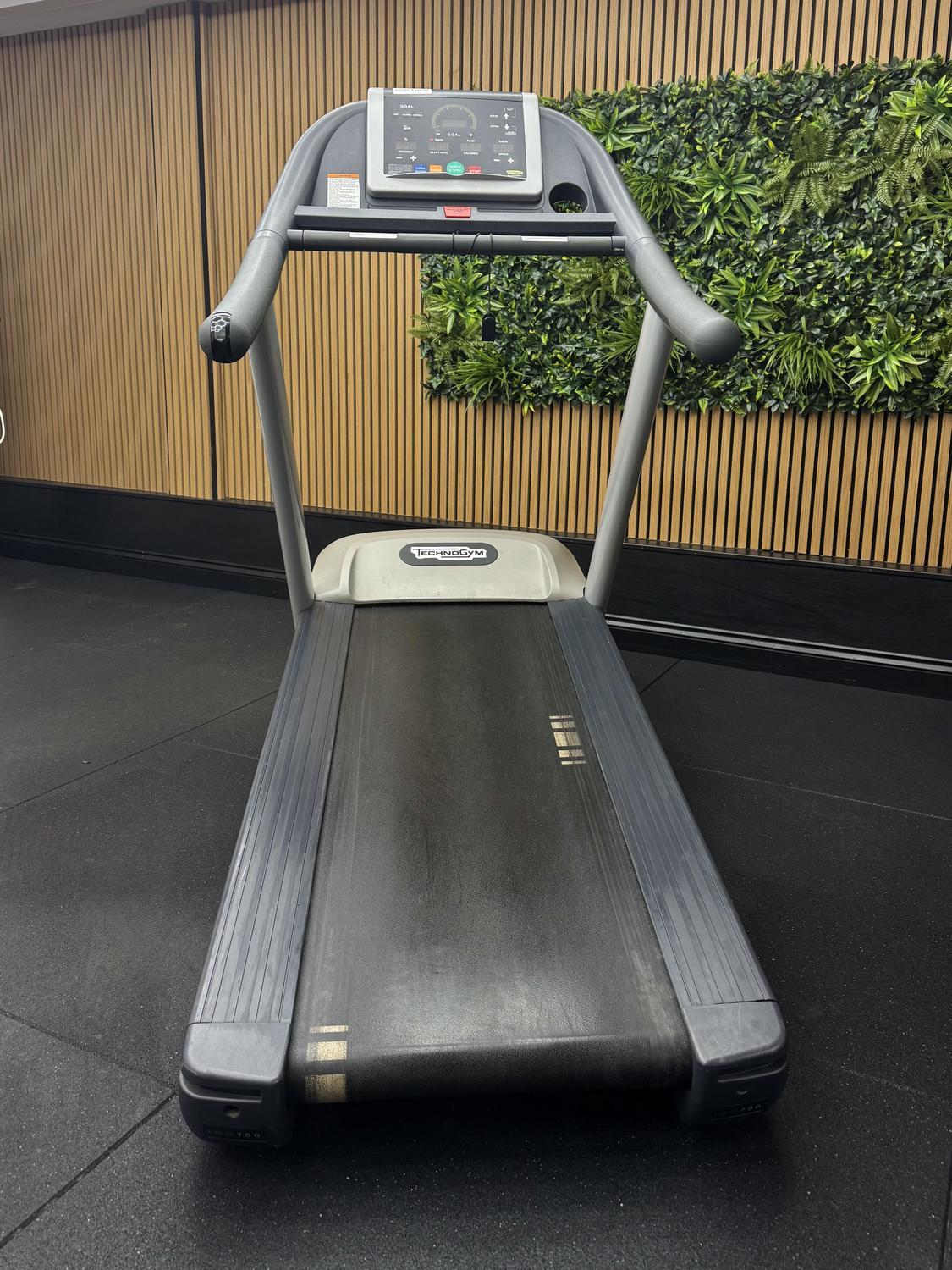 Technogym Excite+ JOG NOW 700 LED (DAK3EL) Silver - Image 3