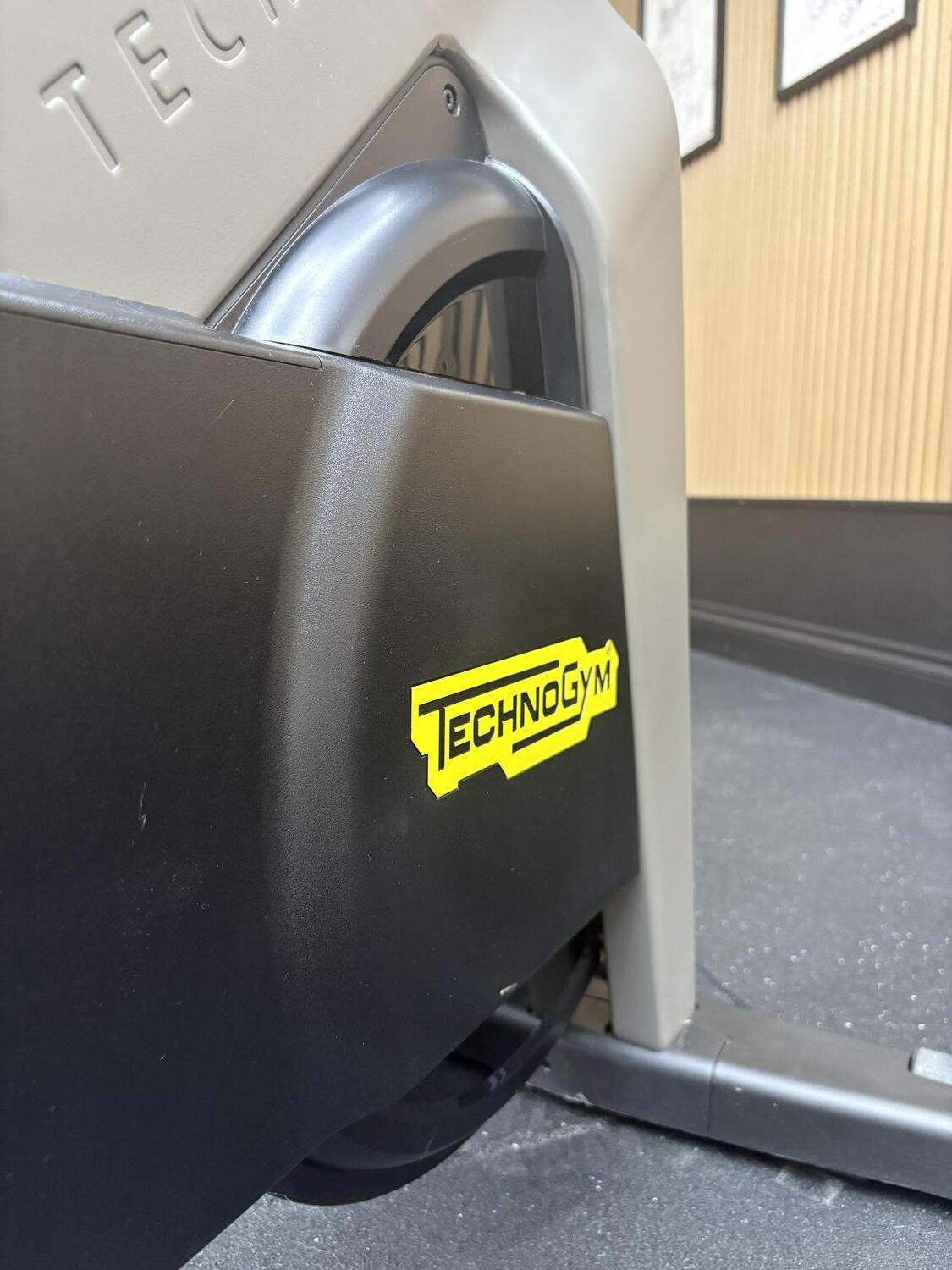 Technogym Bike Live (D93TNLE) Dark Pearl Grey - Image 4