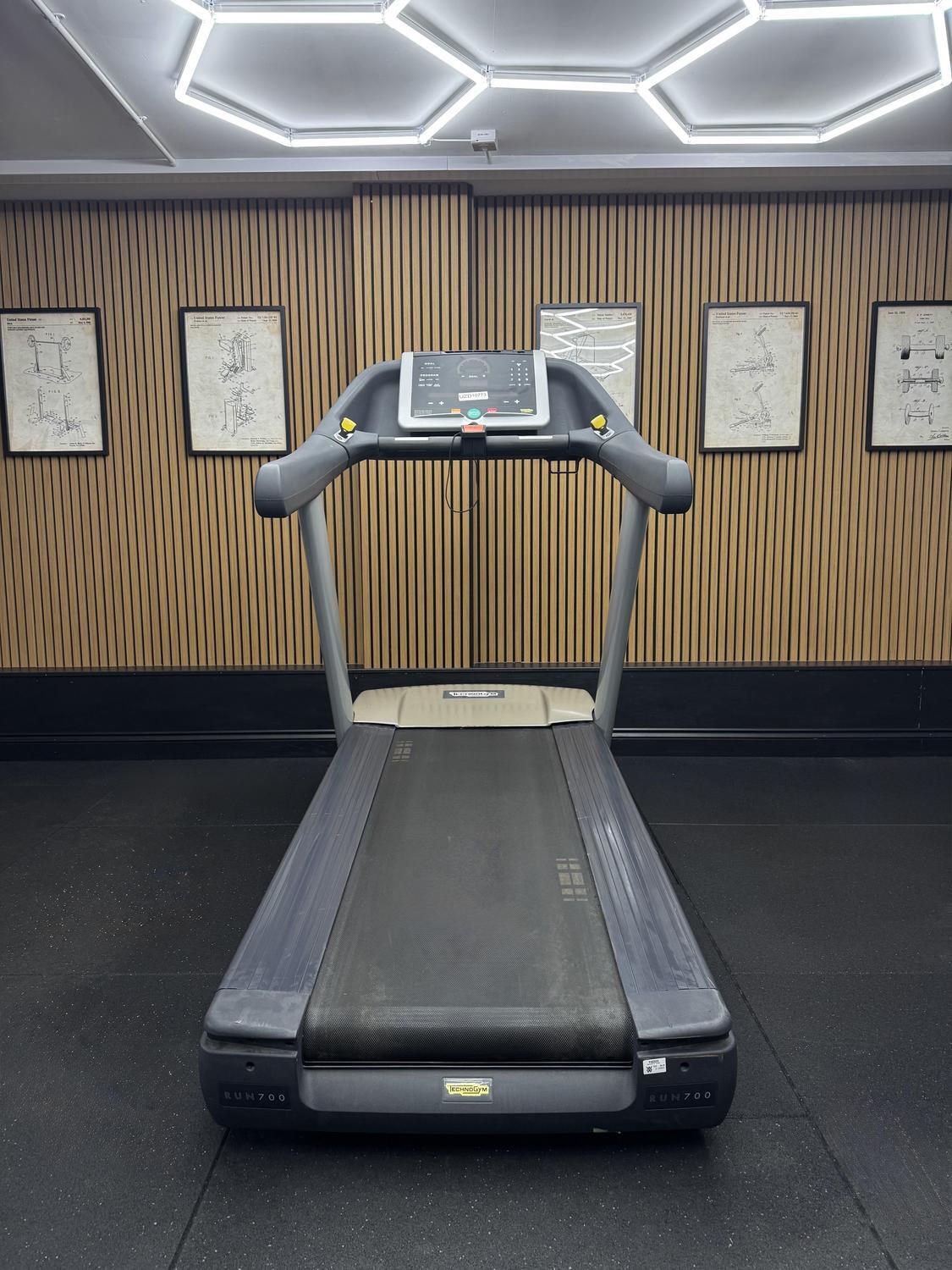 Technogym Excite+ RUN EXCITE 700 LED (DA48EL) Silver - Image 3
