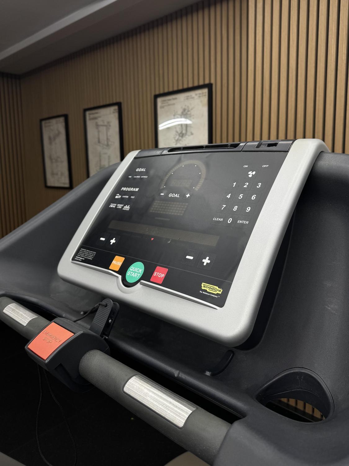 Technogym Excite+ RUN EXCITE 700 LED (DA48EL) Silver - Image 6