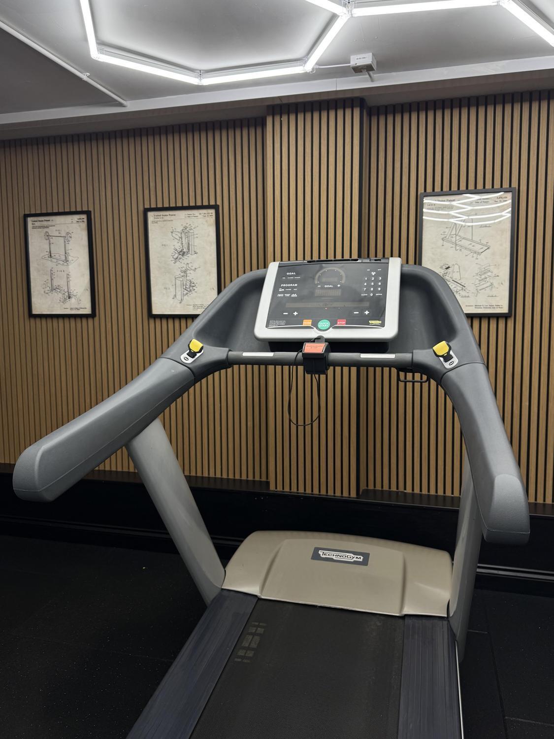 Technogym Excite+ RUN EXCITE 700 LED (DA48EL) Silver - Image 4