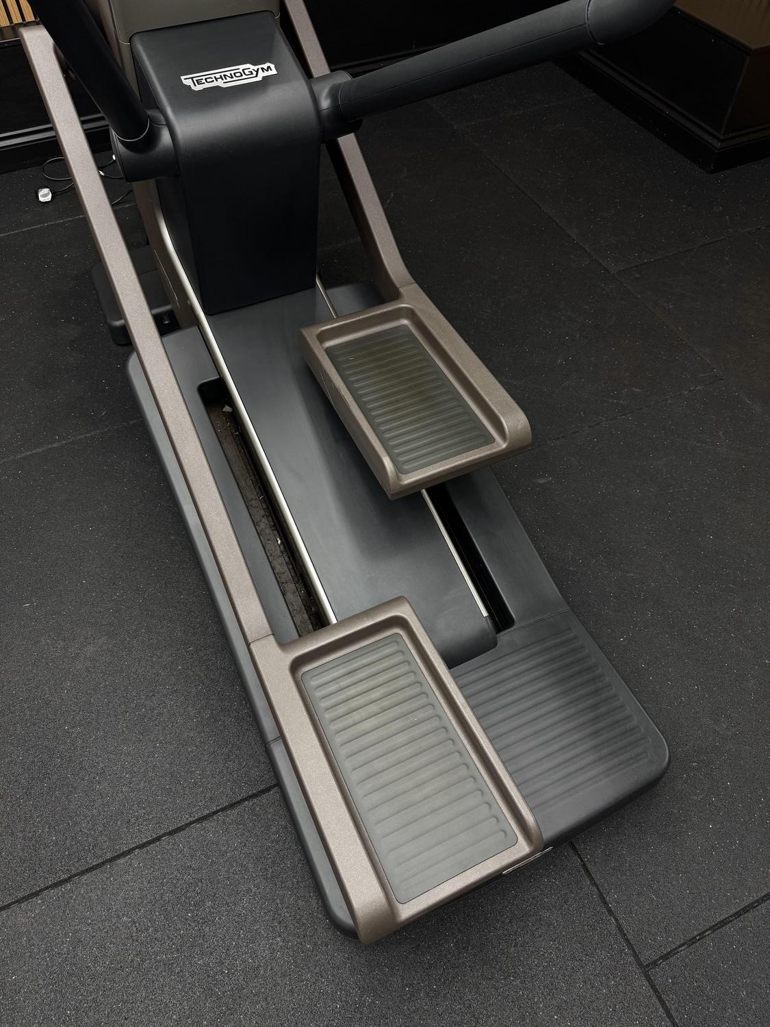 Technogym Artis Synchro Unity 2 (DB503V) Carbon Grey - Image 4