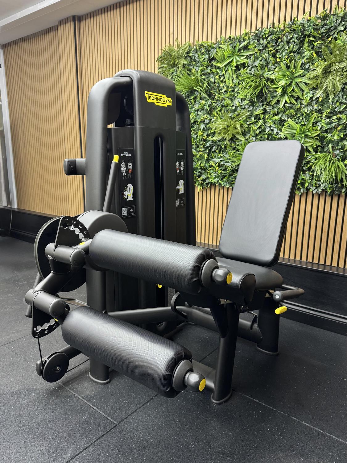 Technogym Selection 700 Dual Leg Ext/Leg Curl (MNMC) Meteor Black