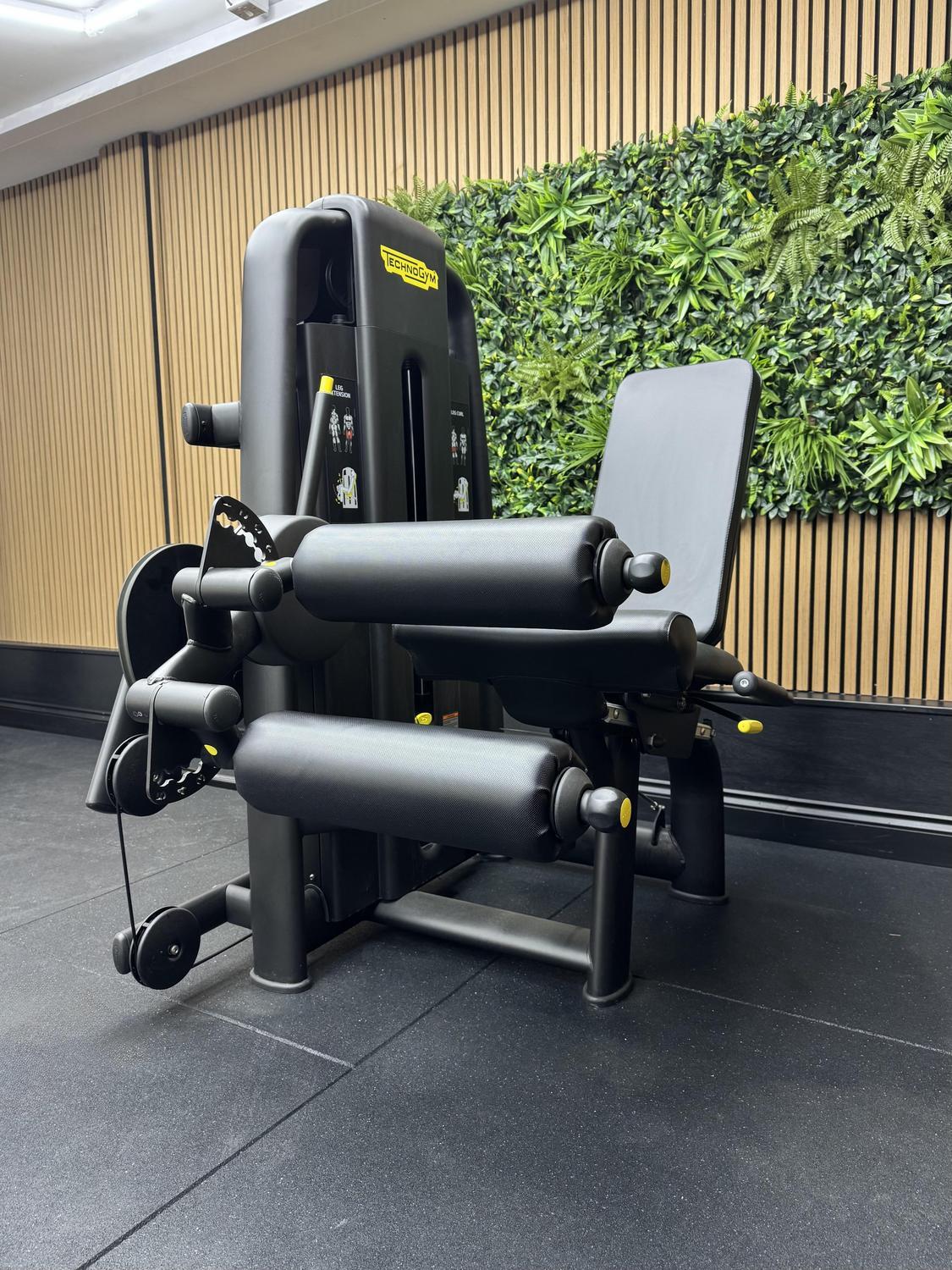 Technogym Selection 700 Dual Leg Ext/Leg Curl (MNMC) Meteor Black - Image 3