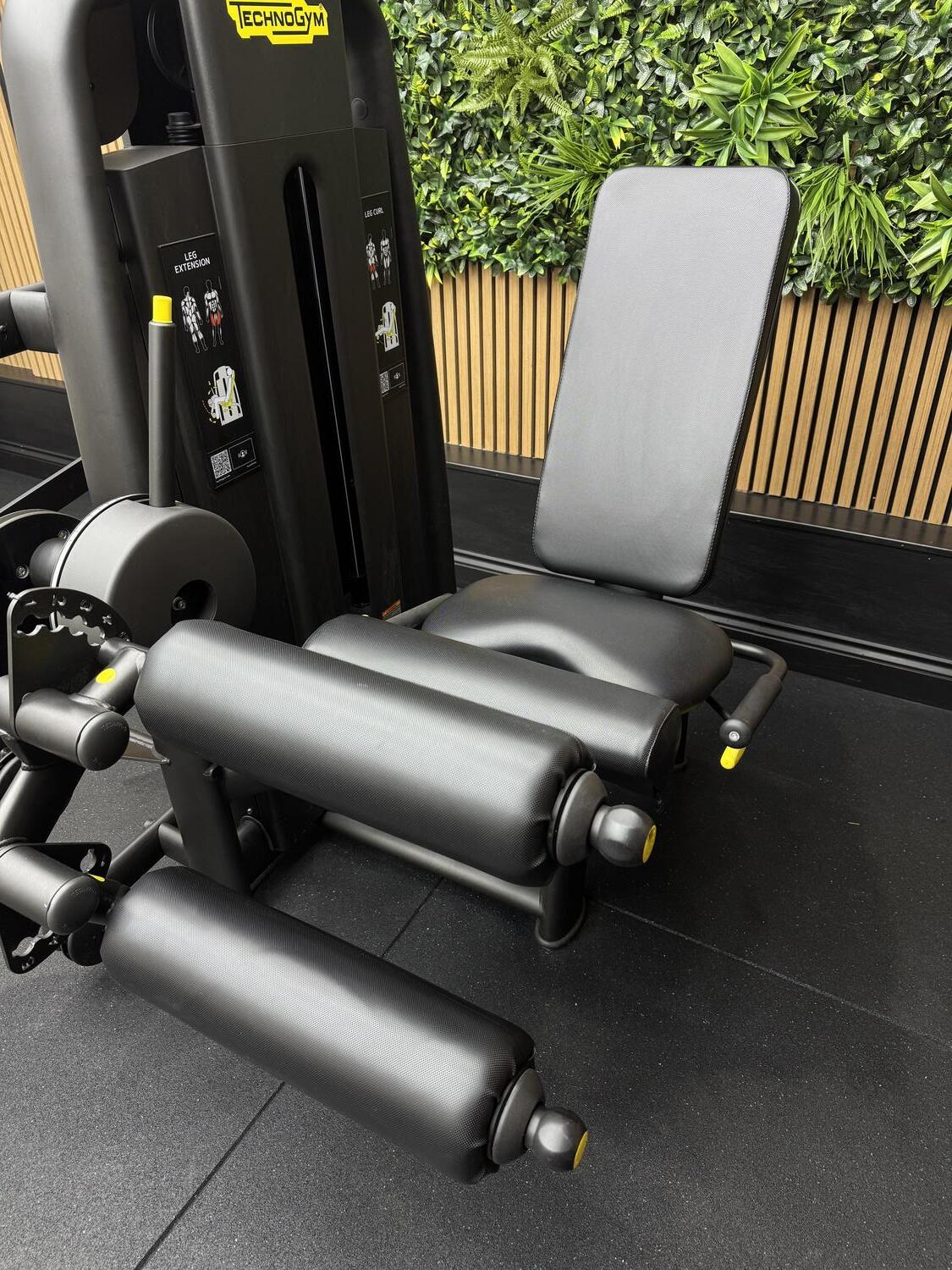 Technogym Selection 700 Dual Leg Ext/Leg Curl (MNMC) Meteor Black - Image 4