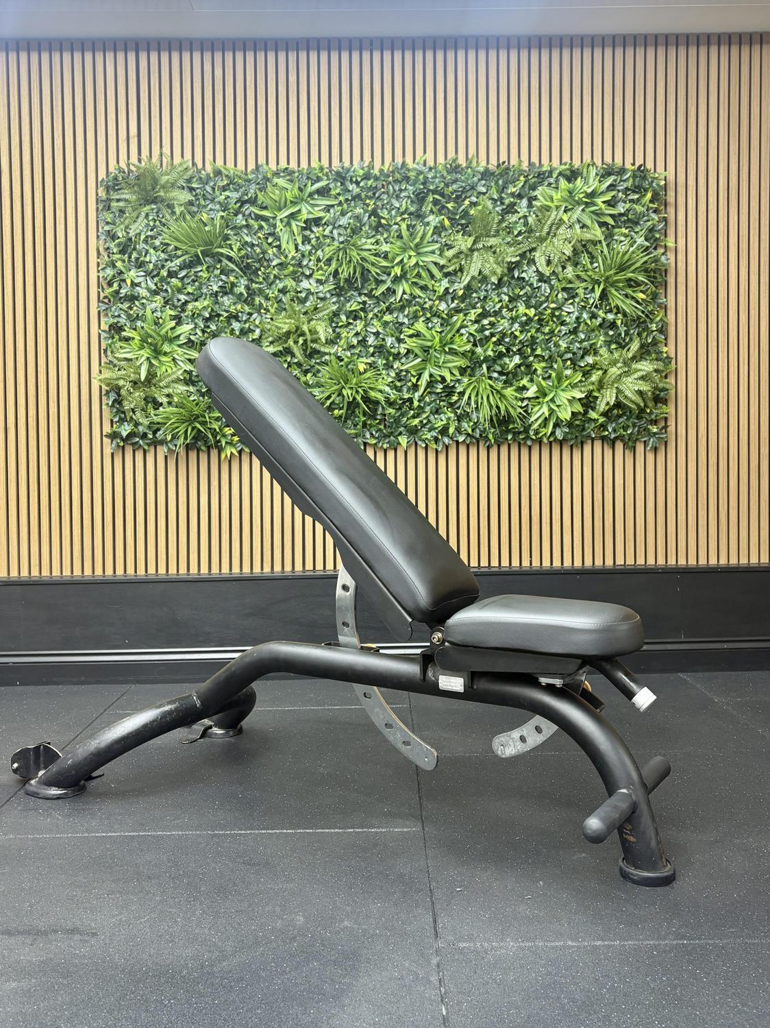Matrix Aura G3 Adjustable Bench Black - Image 2