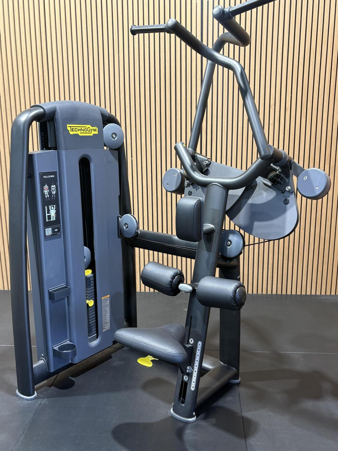 Technogym Selection Pro Pulldown (ML49) Anthracite Black - Image 5