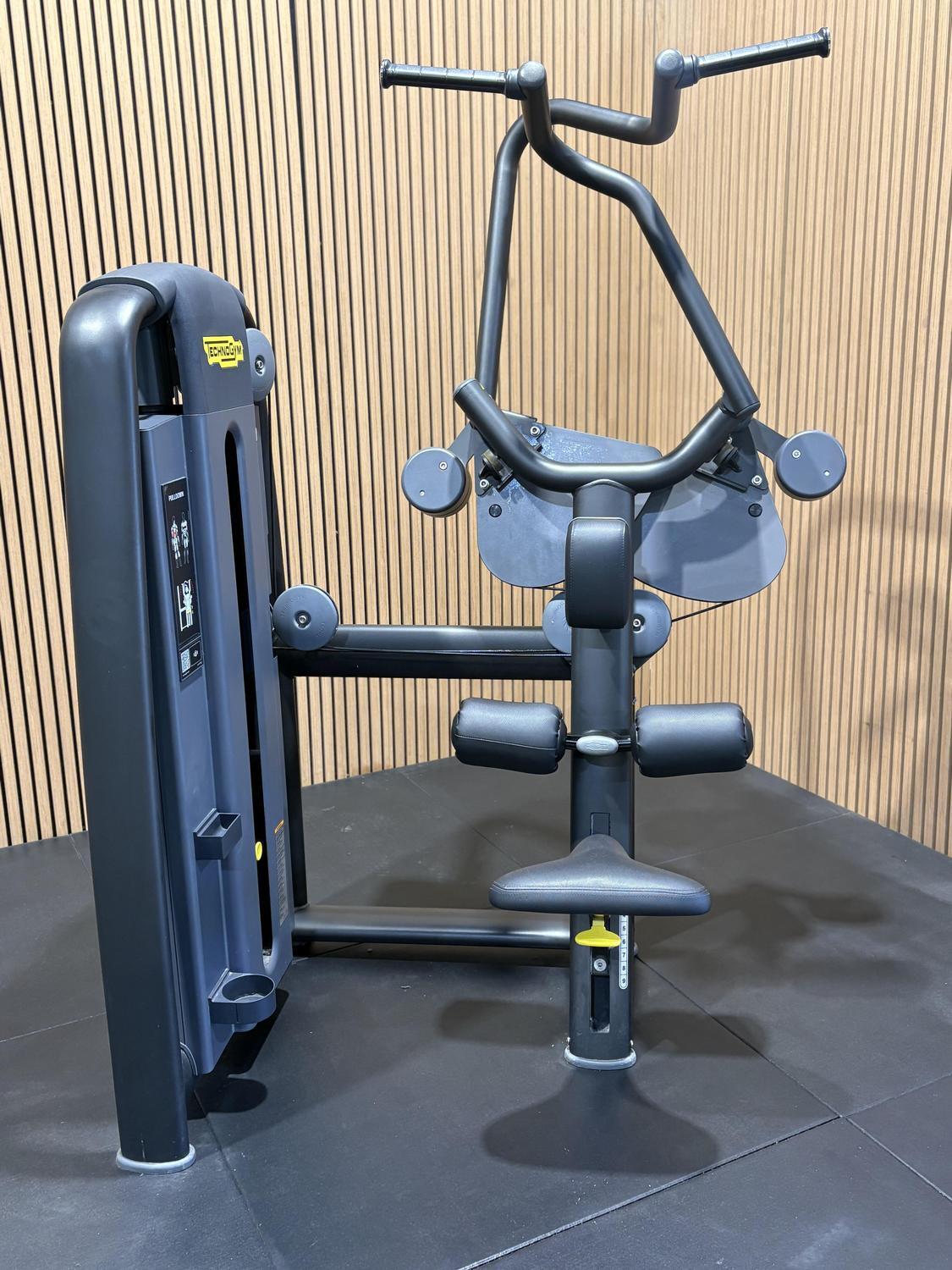 Technogym Selection Pro Pulldown (ML49) Anthracite Black - Image 9