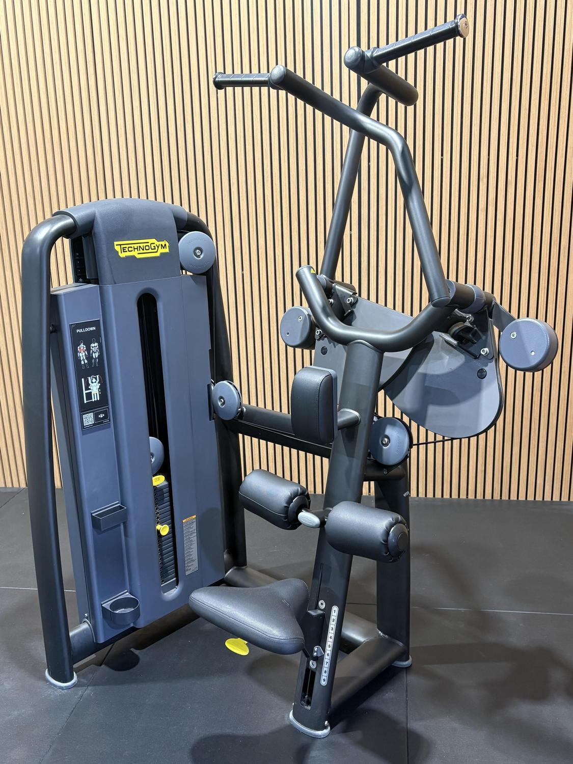 Technogym Selection Pro Pulldown (ML49) Anthracite Black