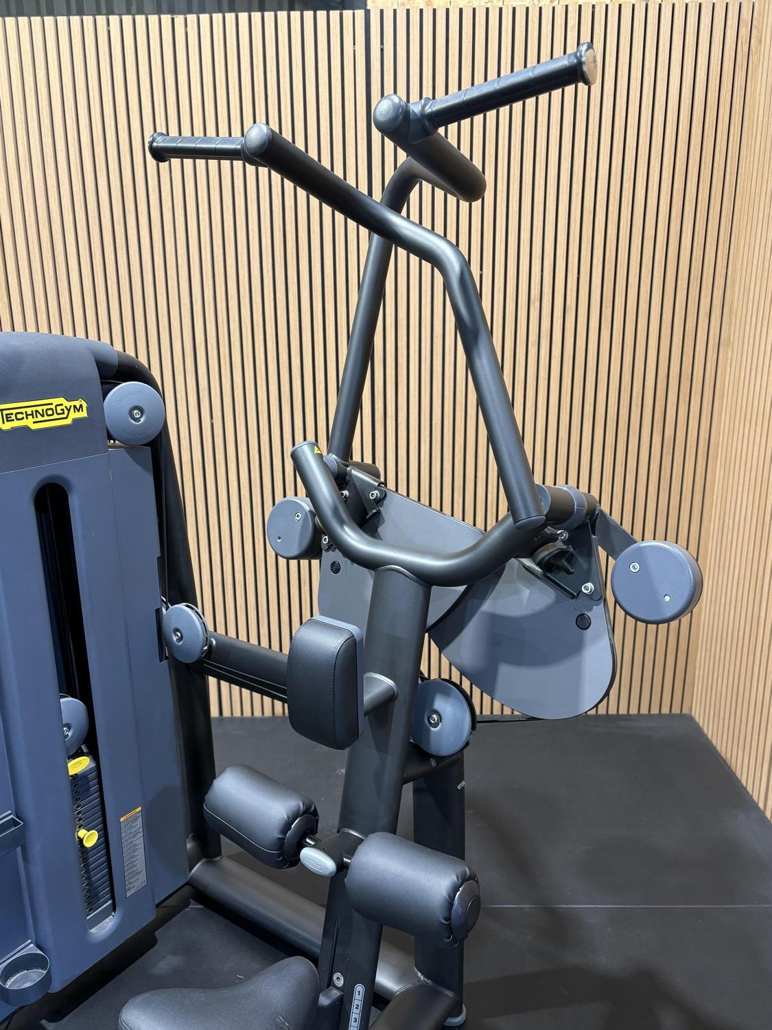 Technogym Selection Pro Pulldown (ML49) Anthracite Black - Image 8