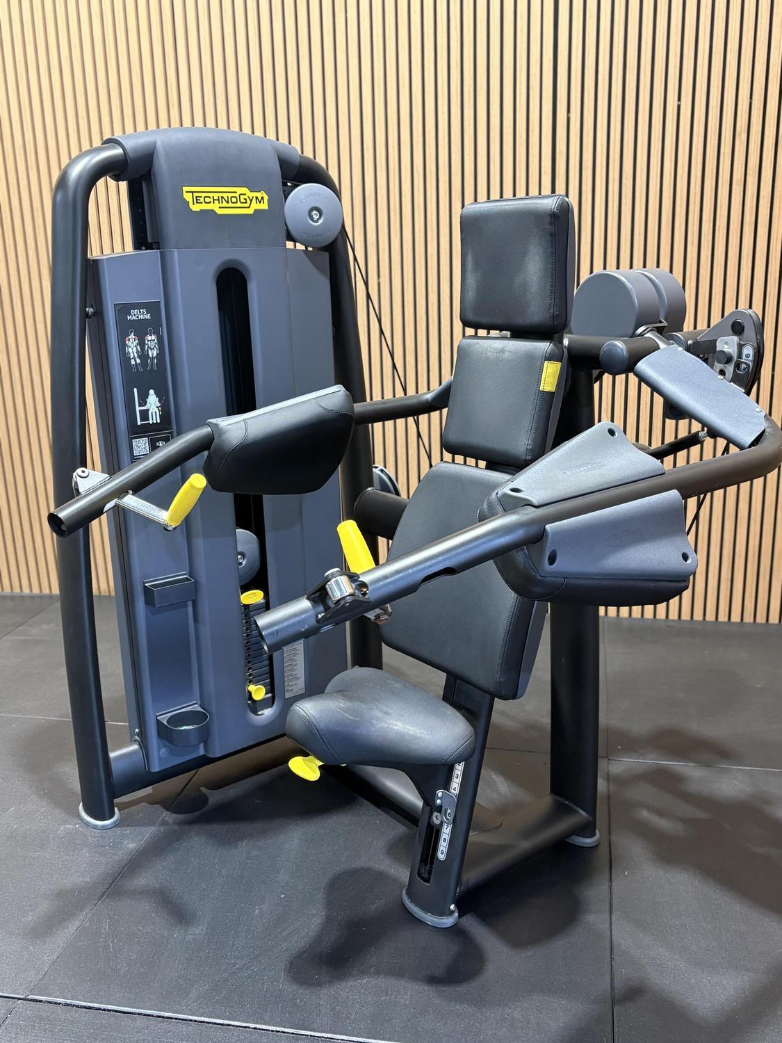 Technogym Selection Pro Delts (ML93) Anthracite Black - Image 3