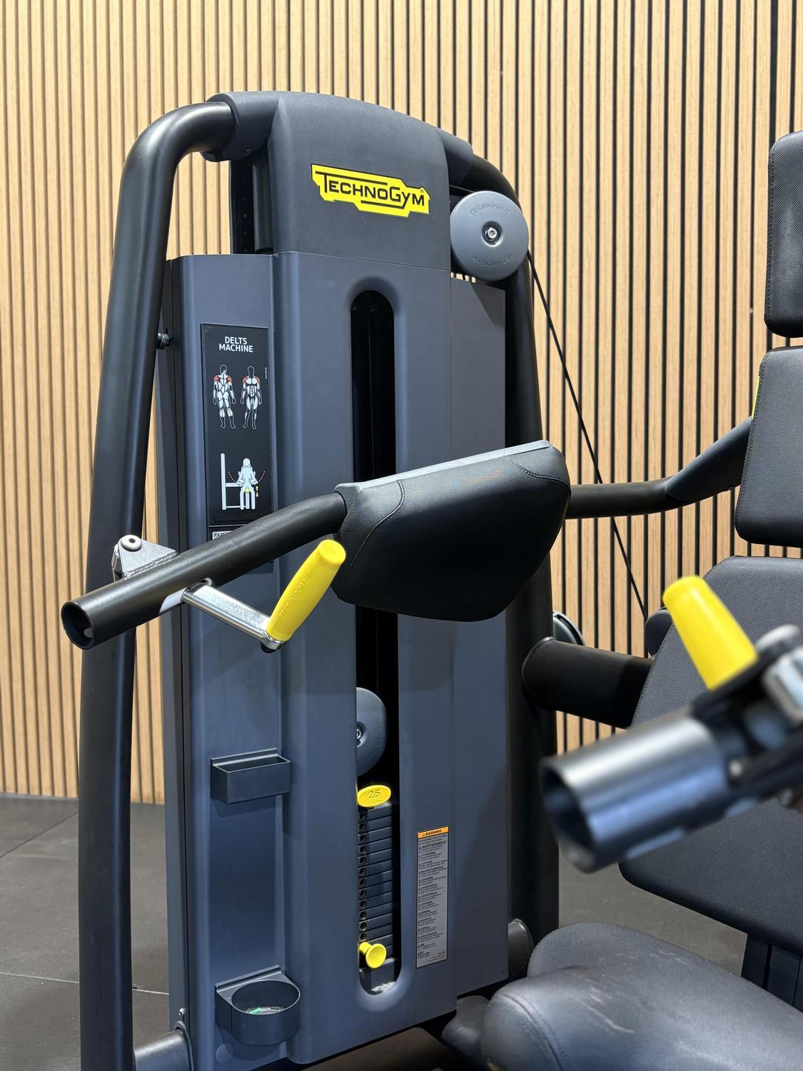 Technogym Selection Pro Delts (ML93) Anthracite Black - Image 4