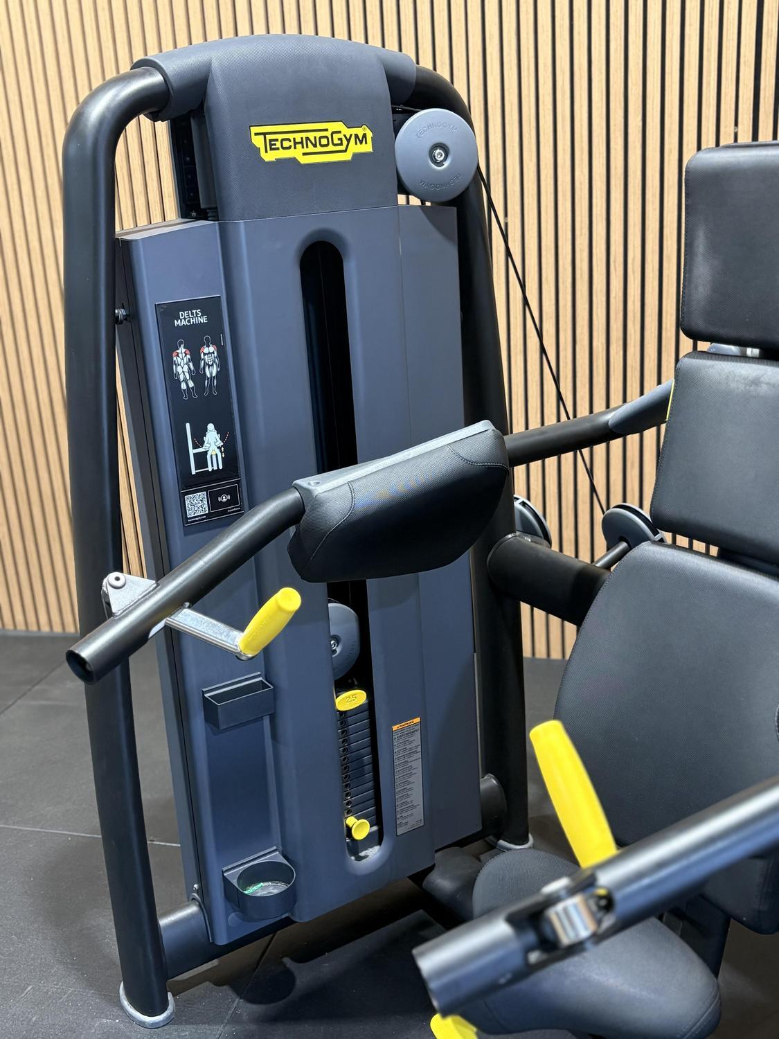 Technogym Selection Pro Delts (ML93) Anthracite Black - Image 5