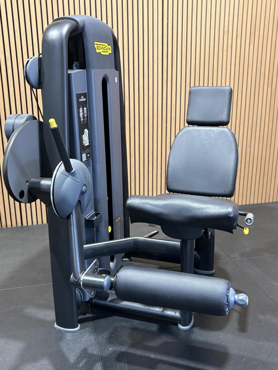 Technogym Selection Pro Leg Extension (ML91) Anthracite Black - Image 4