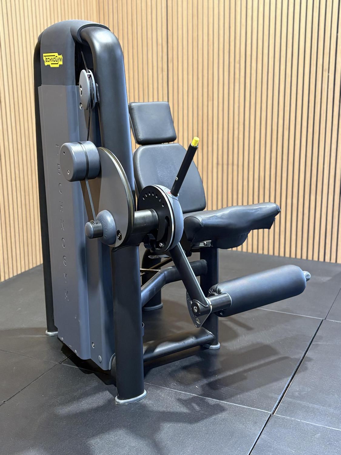 Technogym Selection Pro Leg Extension (ML91) Anthracite Black - Image 2