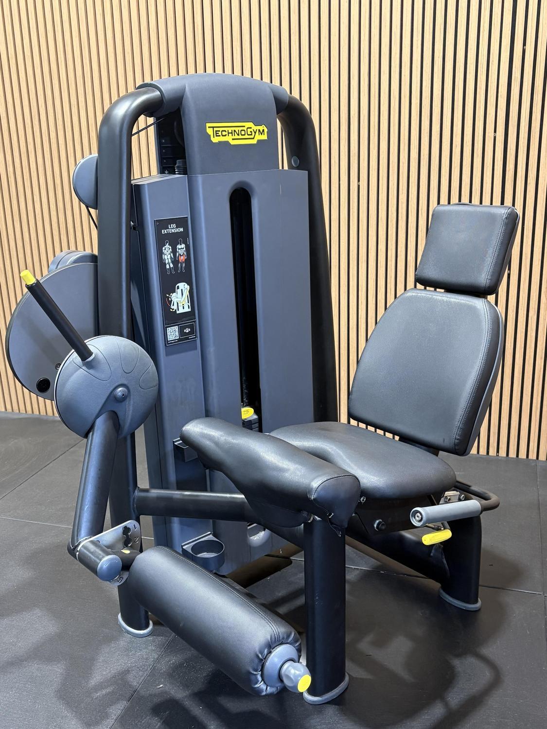 Technogym Selection Pro Leg Extension (ML91) Anthracite Black