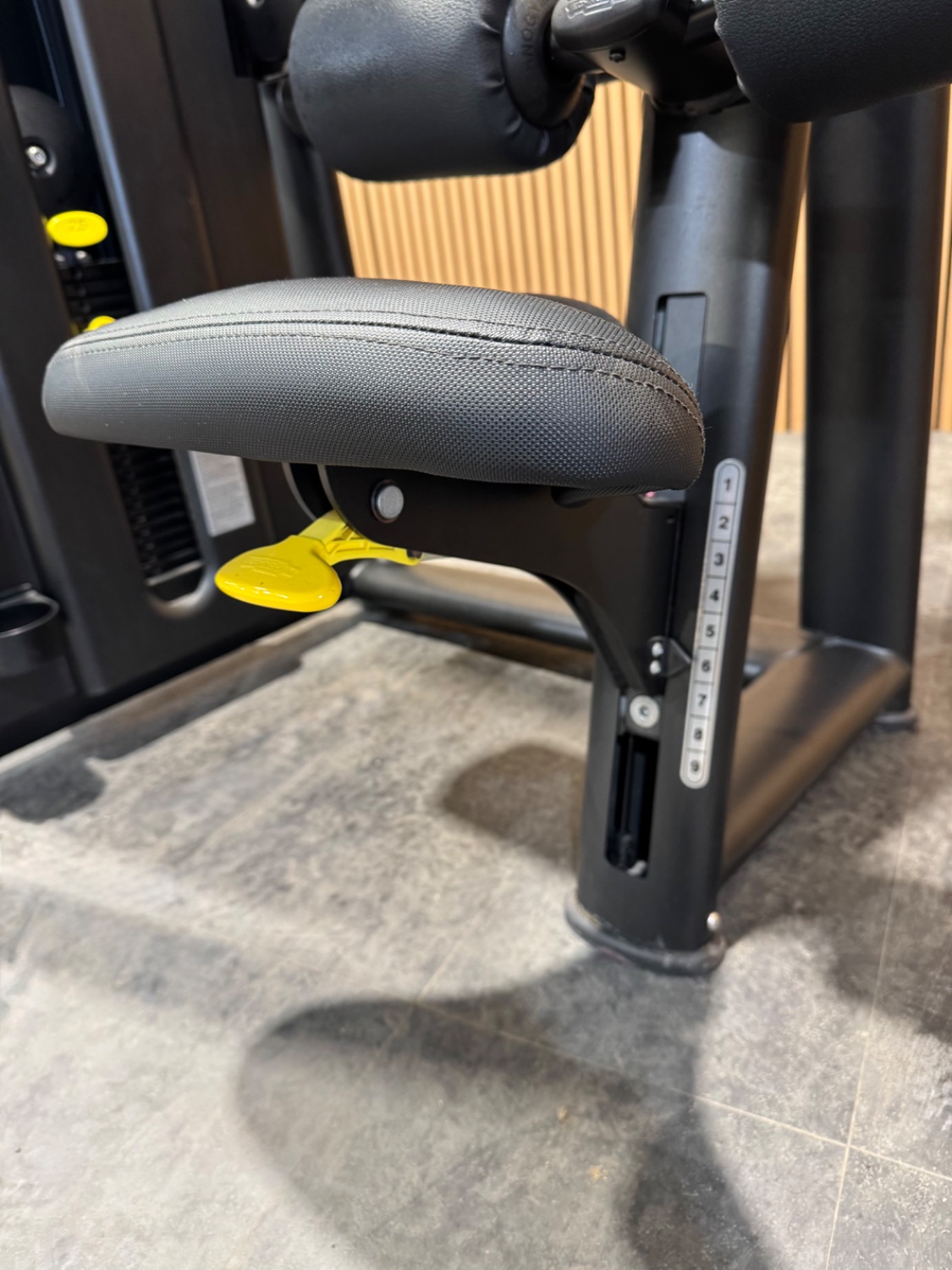 Technogym Selection 900 Pulldown (MNVP) Meteor Black - Image 4