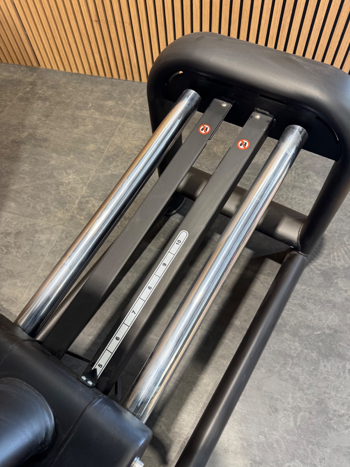 Technogym Selection 900 Leg Press (MNAP) Meteor Black - Image 3