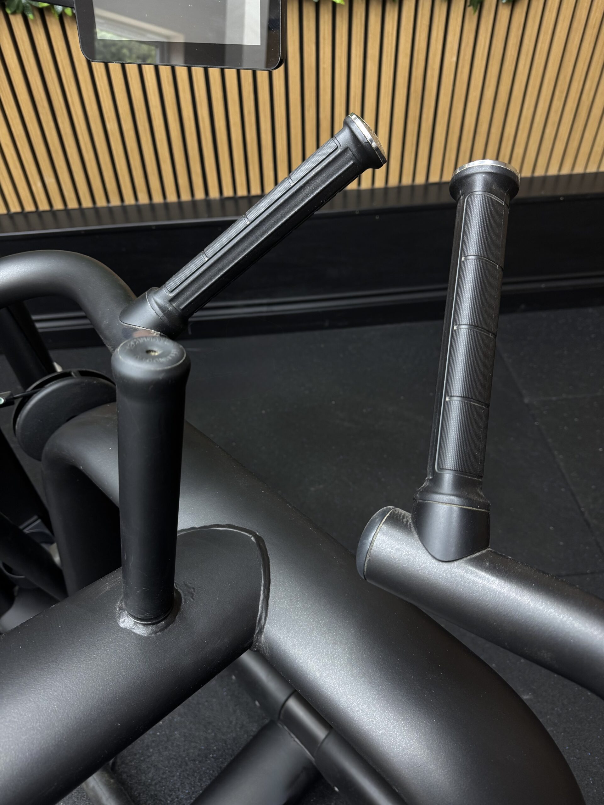 Technogym Selection 900 Low Row Unity Mini (MNHP) Meteor Black - Image 5