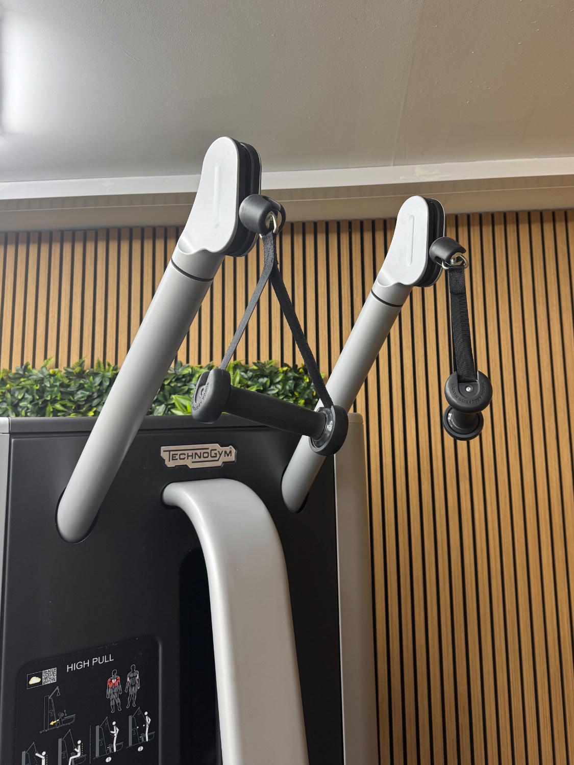 Technogym Plurima (MF30) Wall Core/Leg Extension and Press/Overhead Press and High/Low Pull Silver - Image 7